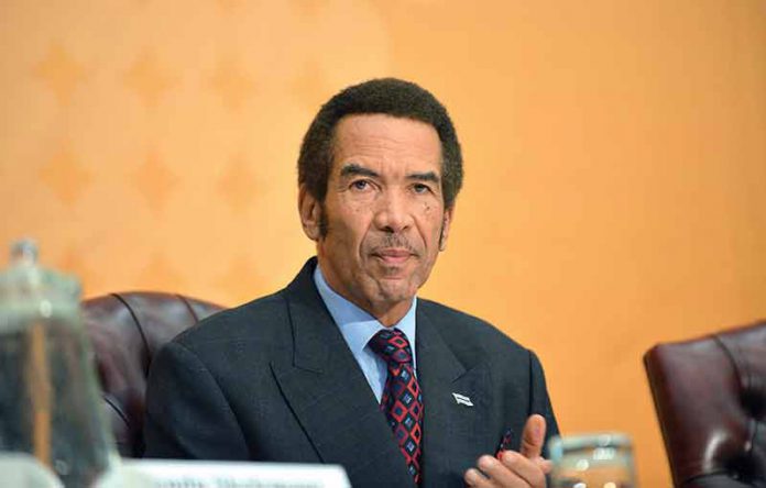 Khama-pokes-his-nose
