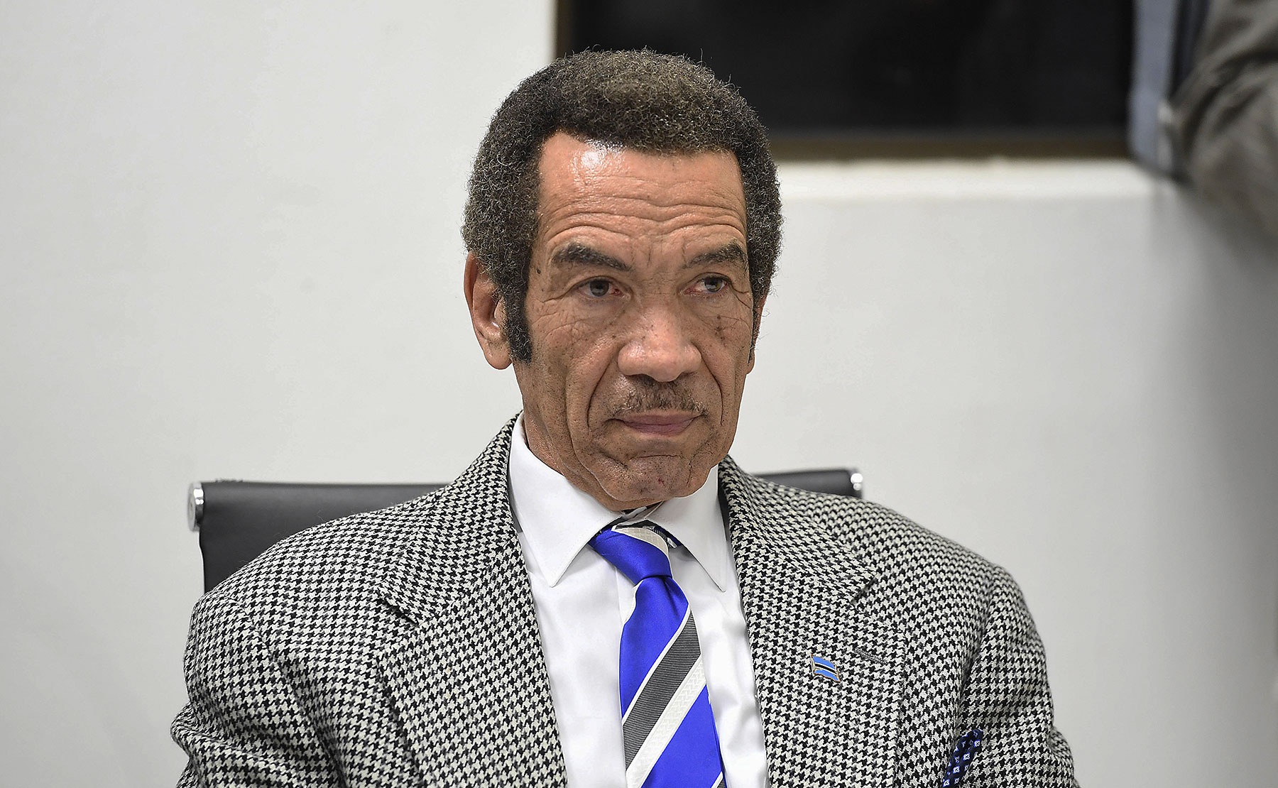 IAN KHAMA 2