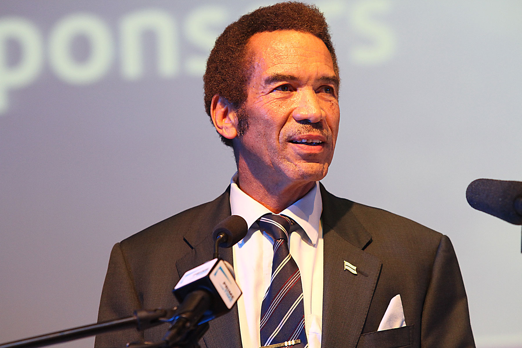 Africa's loudest rooftop diplomat radio-silent on Israel-Palestinian issue - Vimarsana News