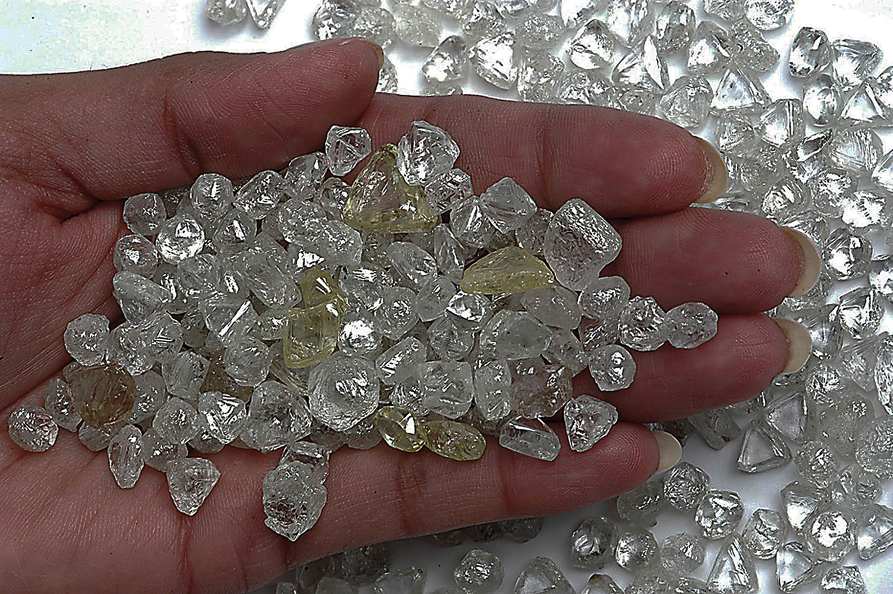De Beers cut production
