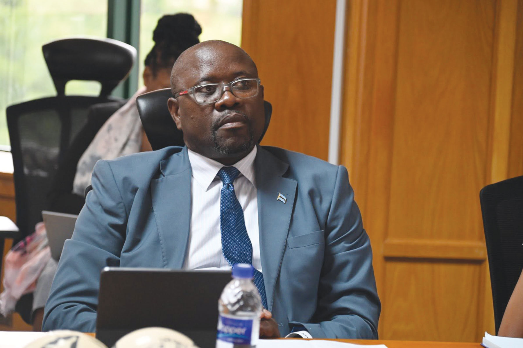 Government targets executive allowances in spending clampdown
