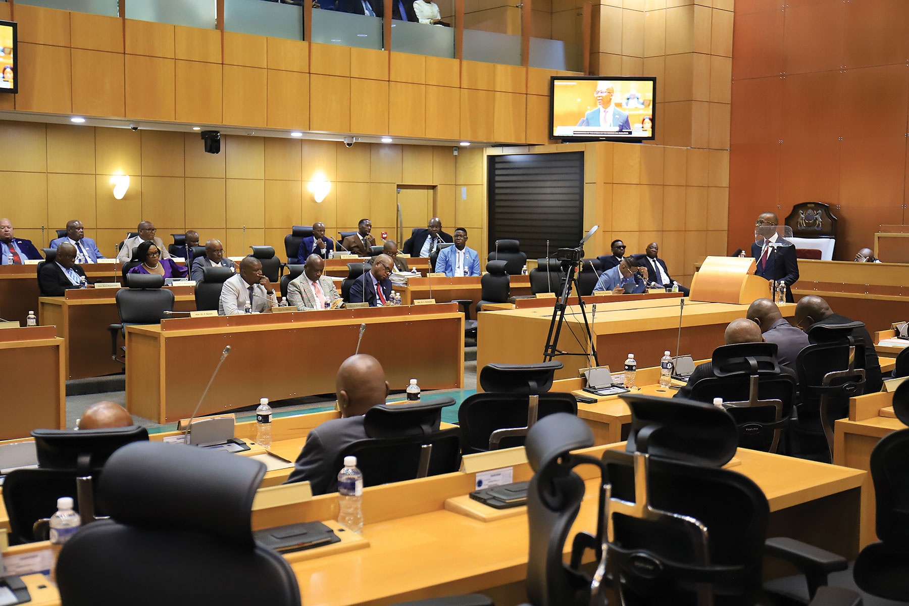 Govt shifts jobs target from 100,000 to 512,000